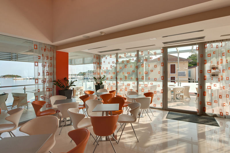 Maistra Select Riva Apartments Vrsar Εξωτερικό φωτογραφία